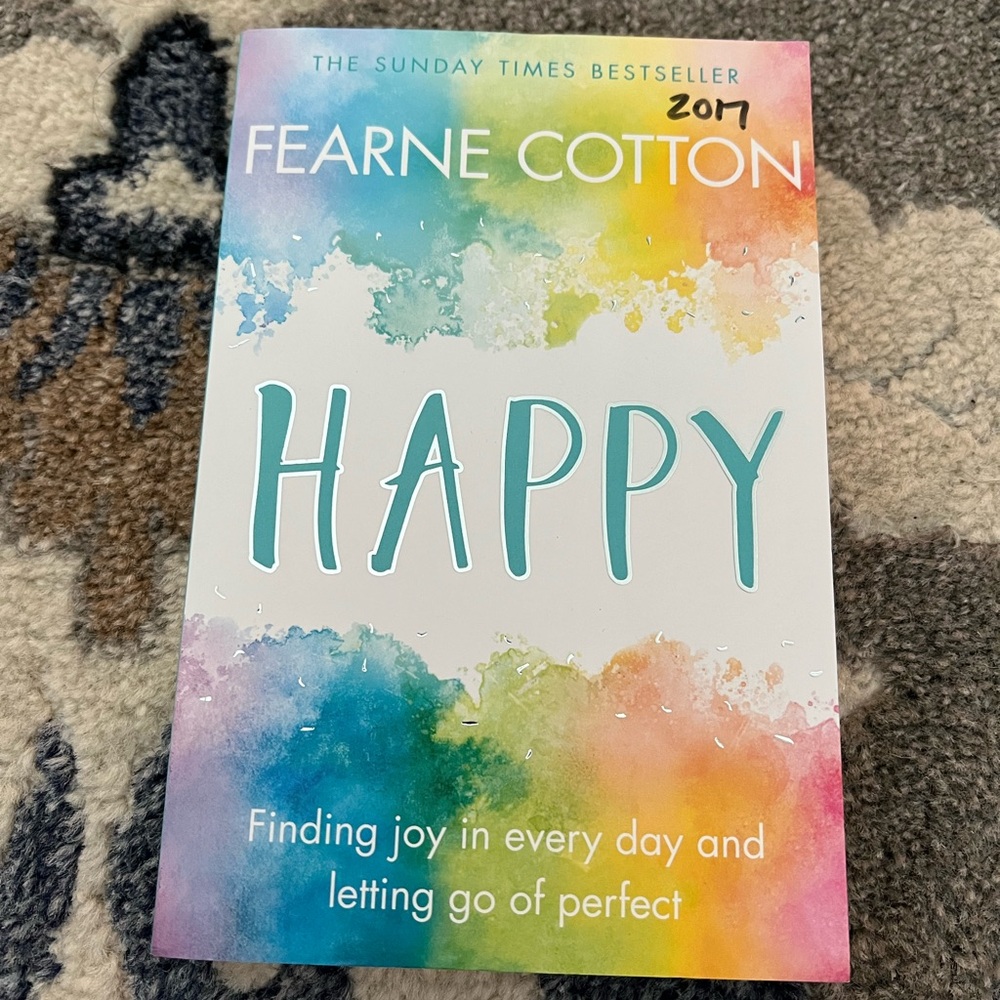 Happy : Finding joy in every day and letting go of perfect (Paperback)